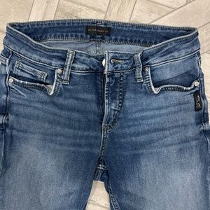 Silver jeans.  Gently worn.  Size 28/31.  Elyse curvy fit mid rise. Straight leg